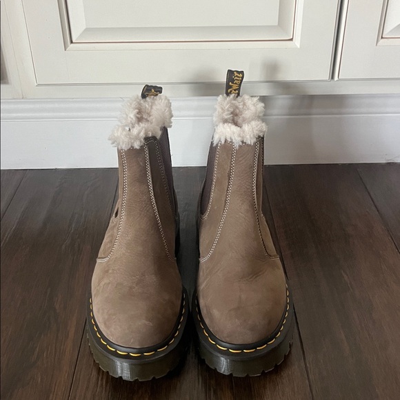NWT Dr. Martens 2976 Faux Shearling Lined Boots - Picture 2 of 6